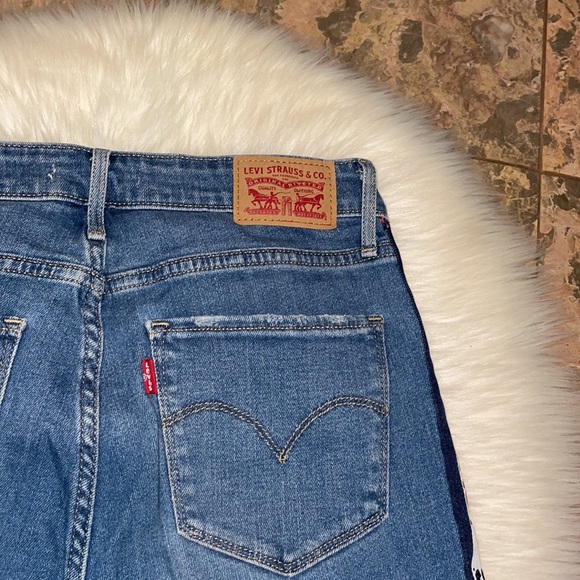 Levi’s Spell Out High Rise Skinny Jeans - Picture 5 of 8